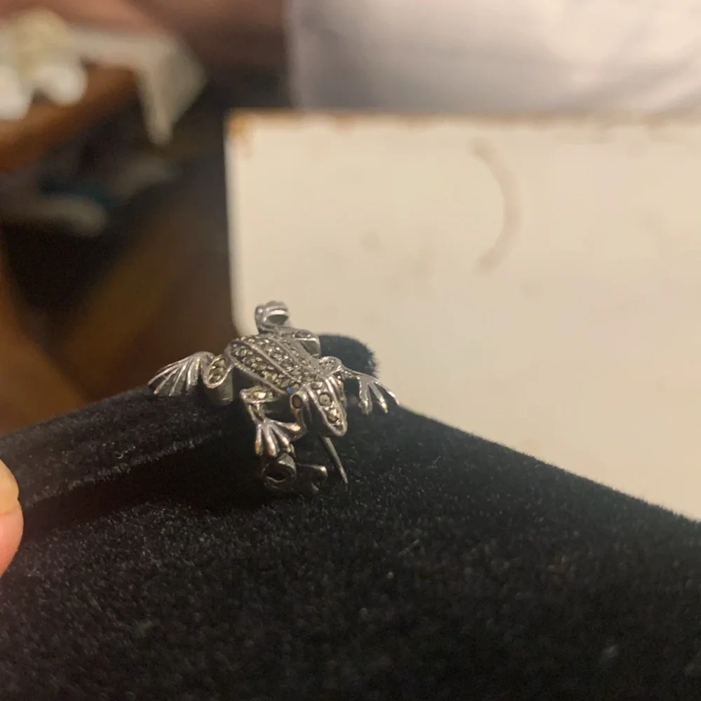 STERLING SILVER MARCASITE FROG BROOCH PIN - Picture 6 of 8